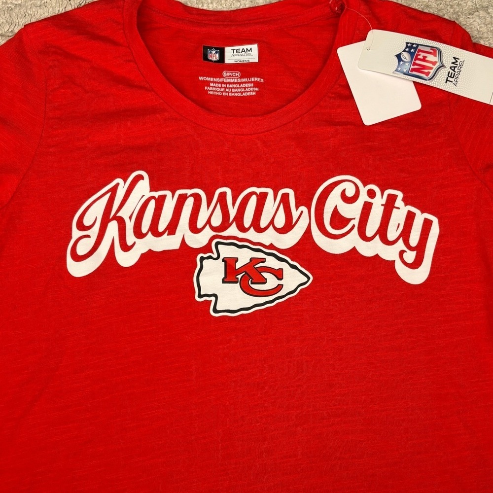 NFL Team Apparel Kansas City Chiefs T-Shirt Women Small Red Graphic Knit NWT - Picture 4 of 8